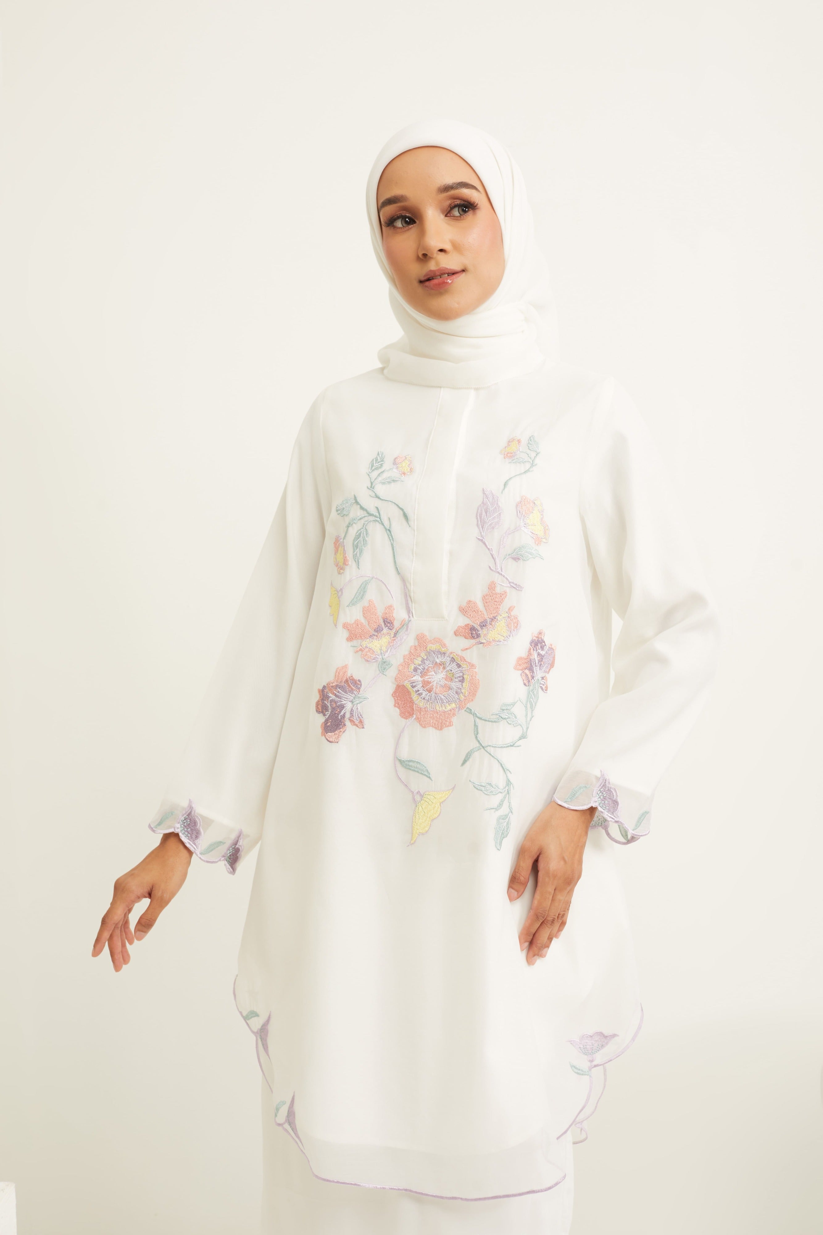 Aisha Multi-colour White Embroidered Kurung