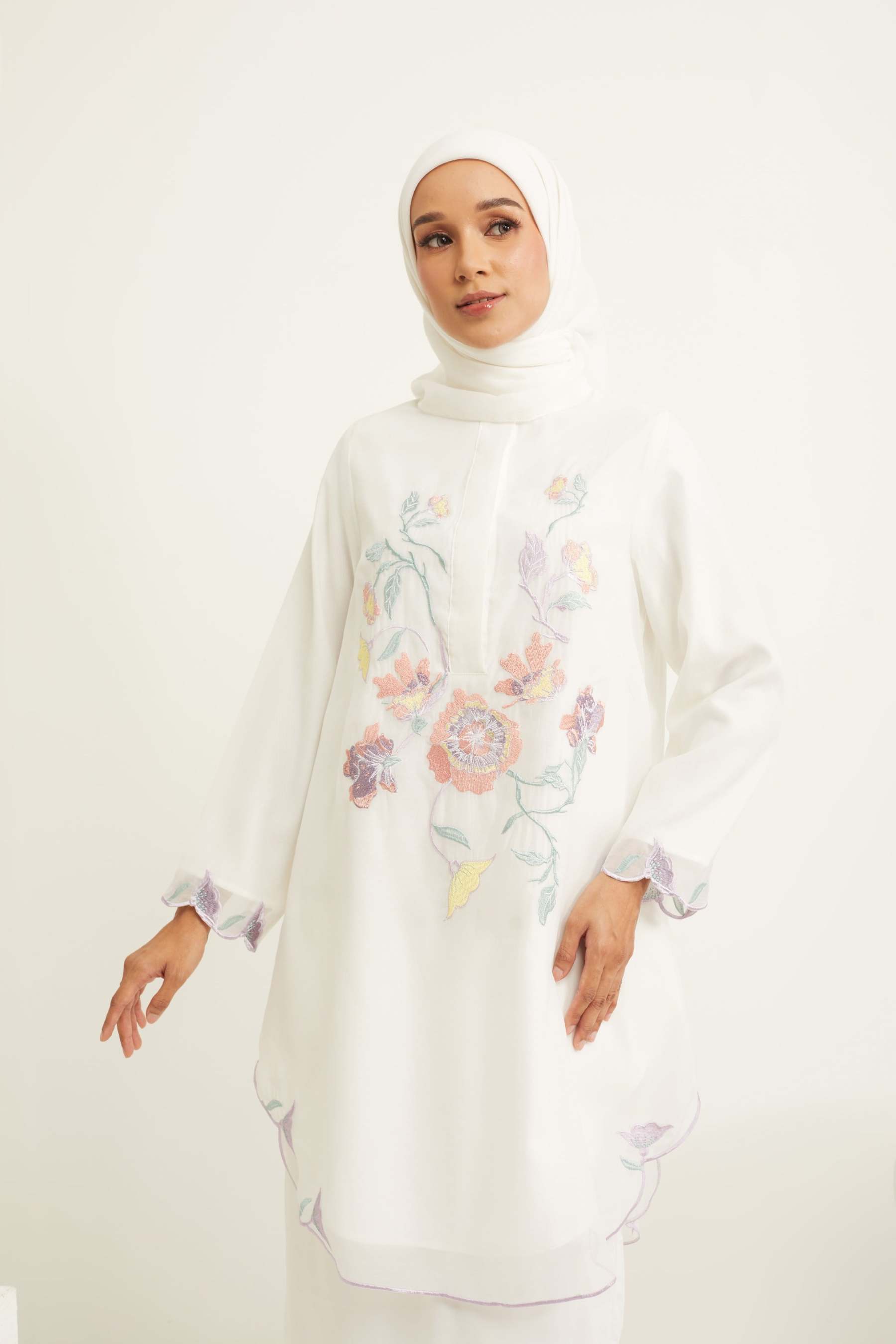 Aisha Multi-colour White Embroidered Kurung