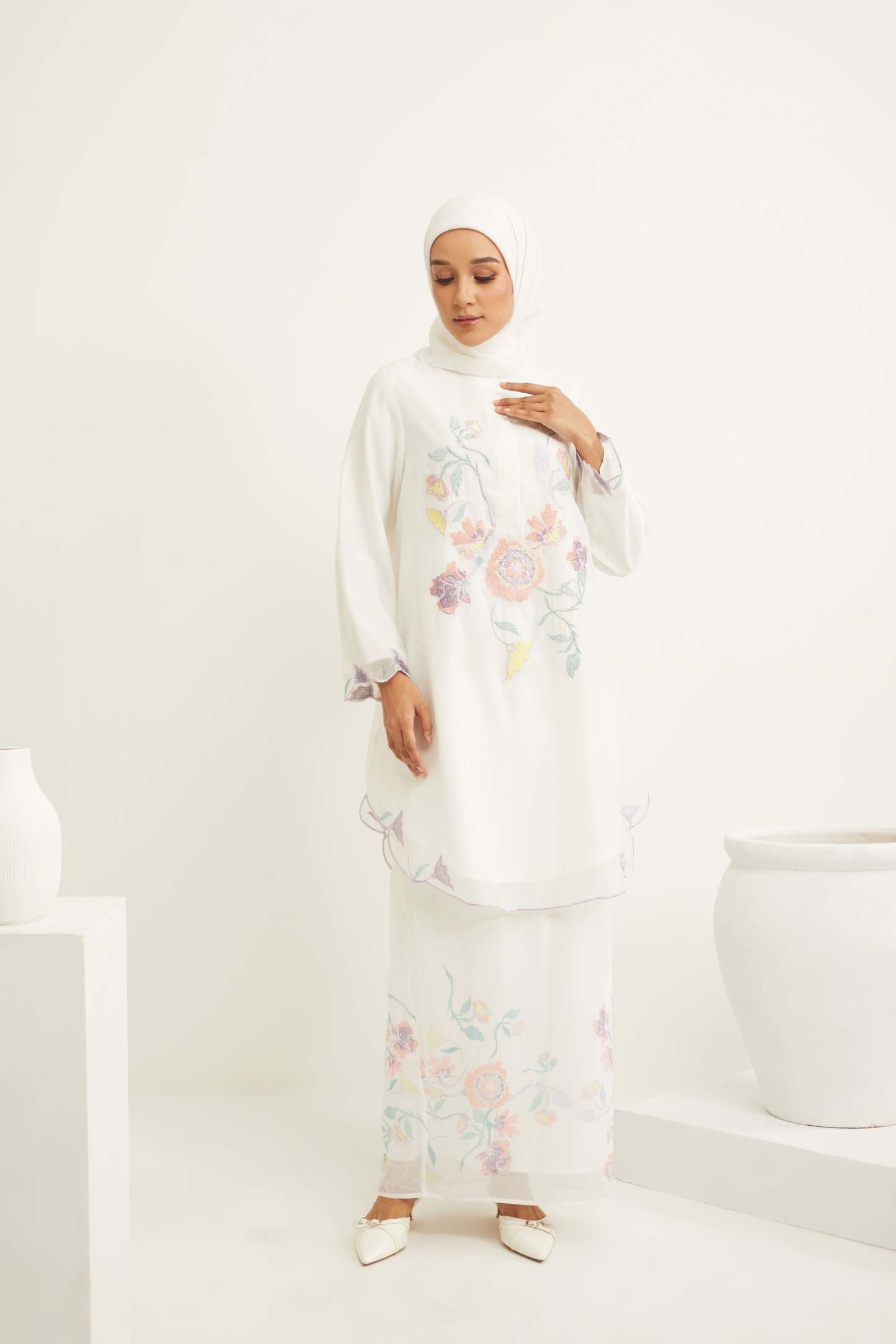 Aisha Multi-colour White Embroidered Kurung