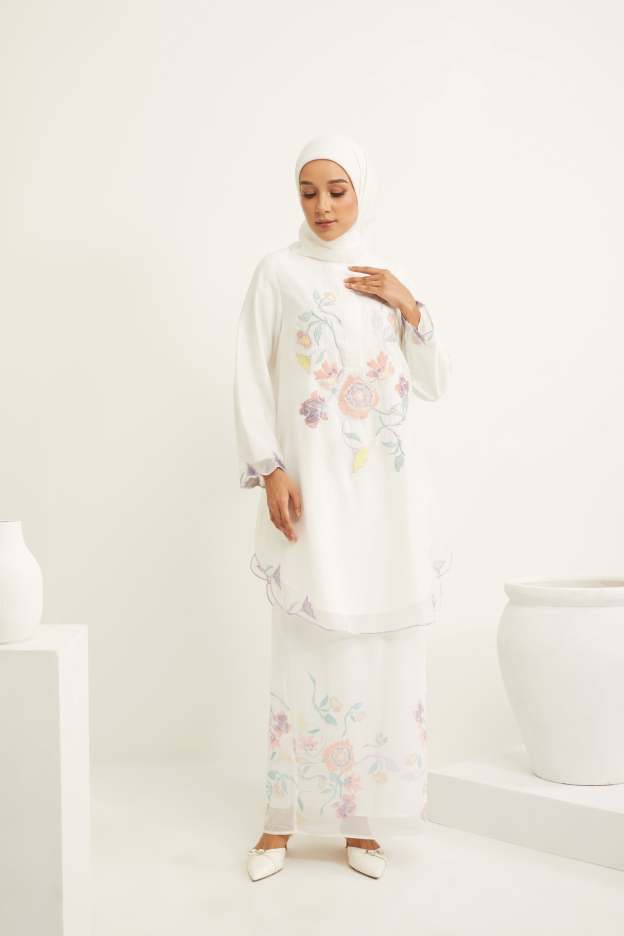 Aisha Multi-colour White Embroidered Kurung
