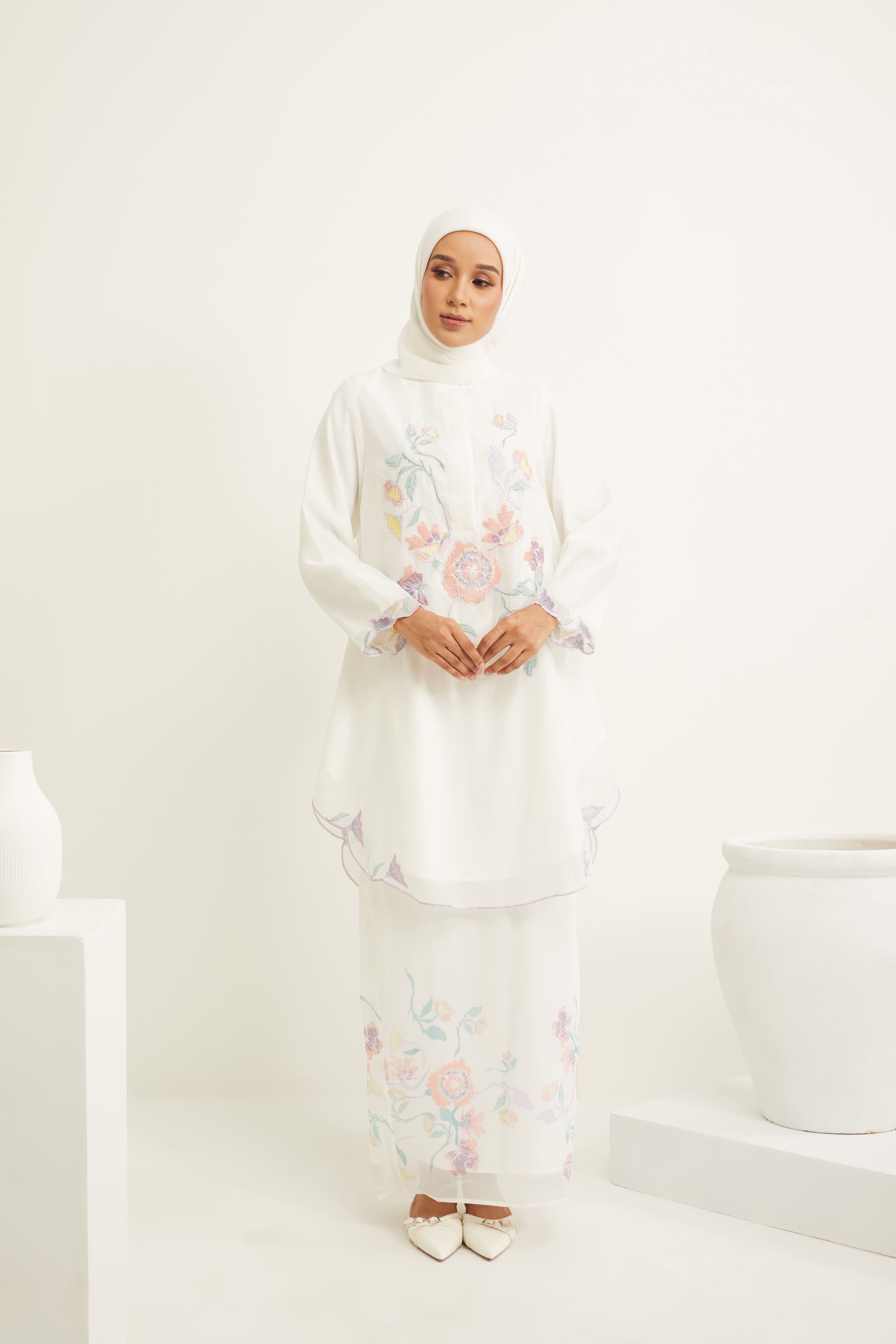 Aisha Multi-colour White Embroidered Kurung