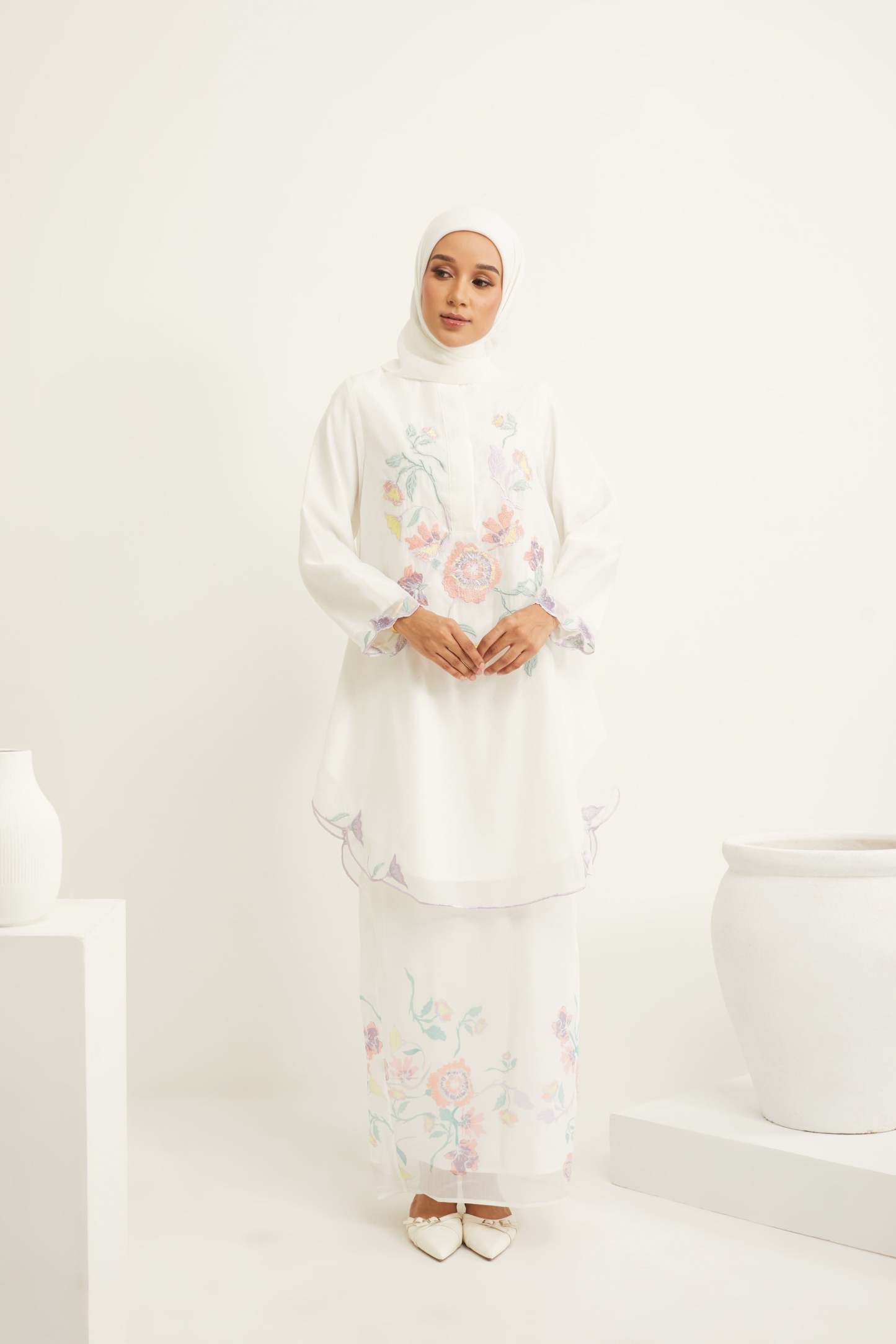 Aisha Multi-colour White Embroidered Kurung