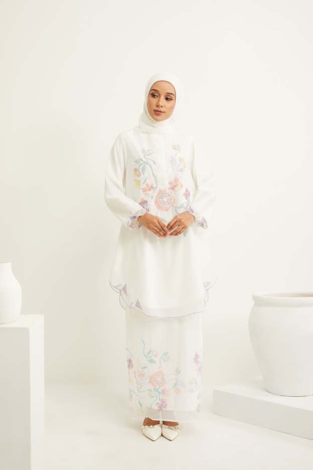 Aisha Multi-colour White Embroidered Kurung