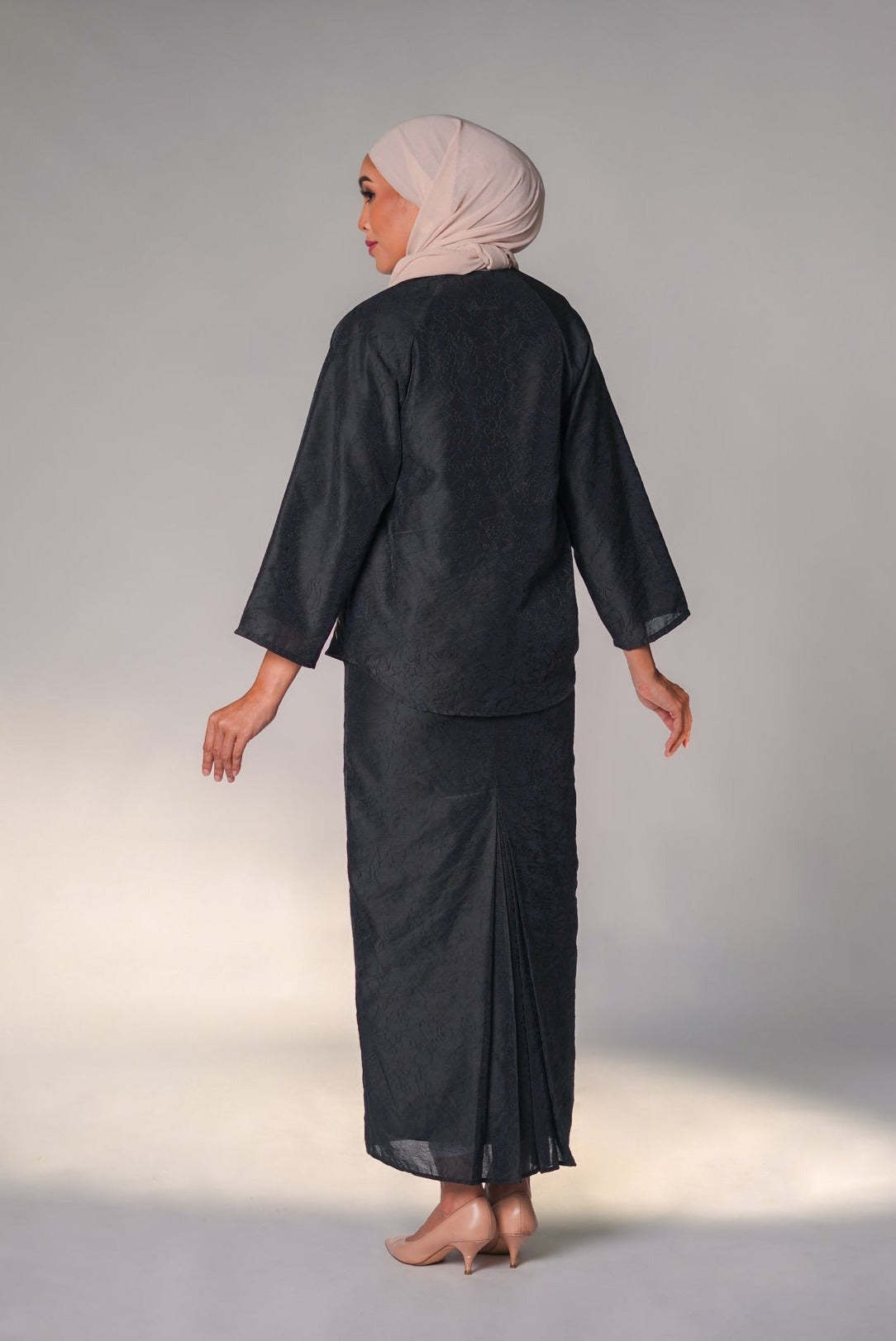 Black Kalsom Loose Kebaya Set