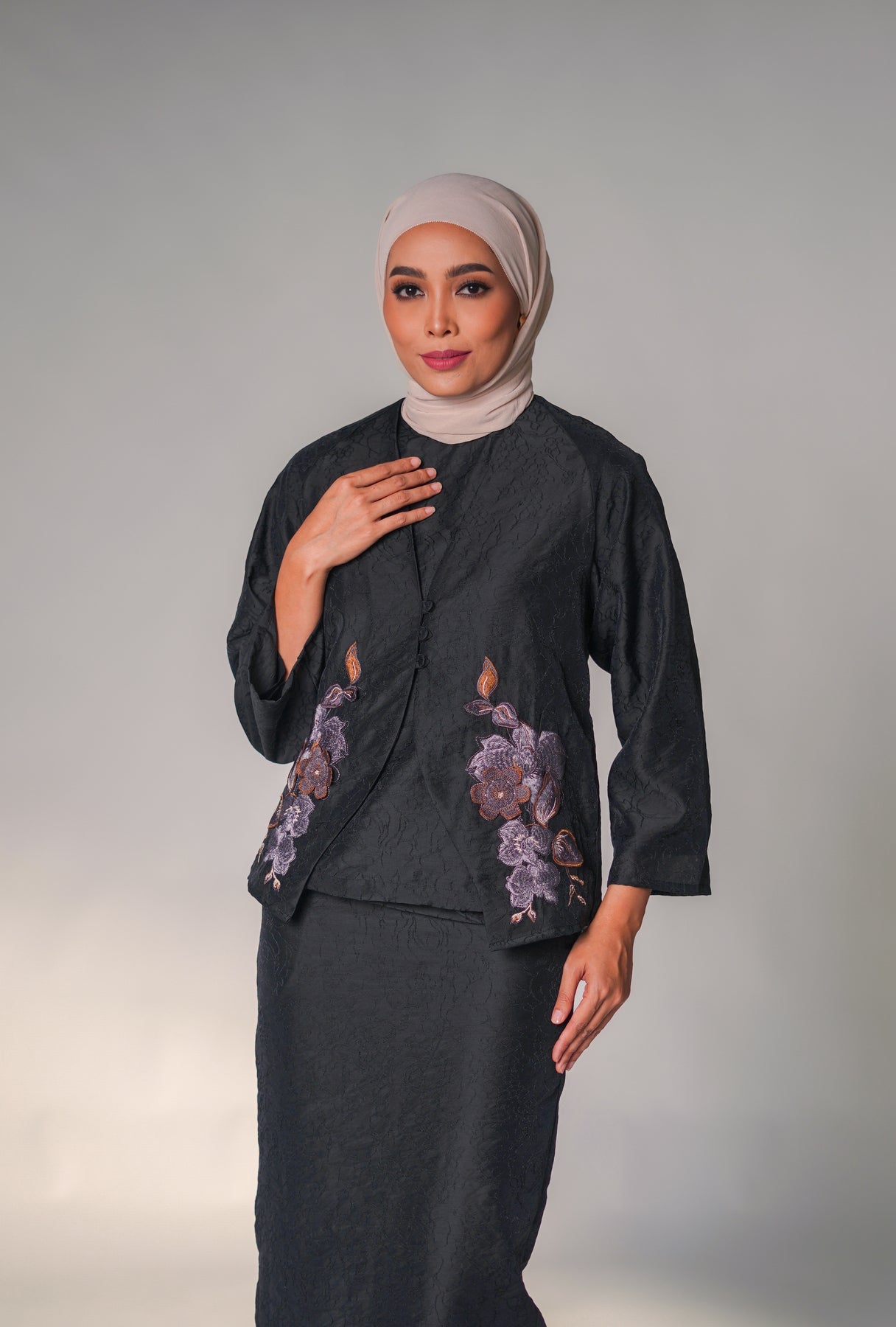 Black Kalsom Loose Kebaya Set