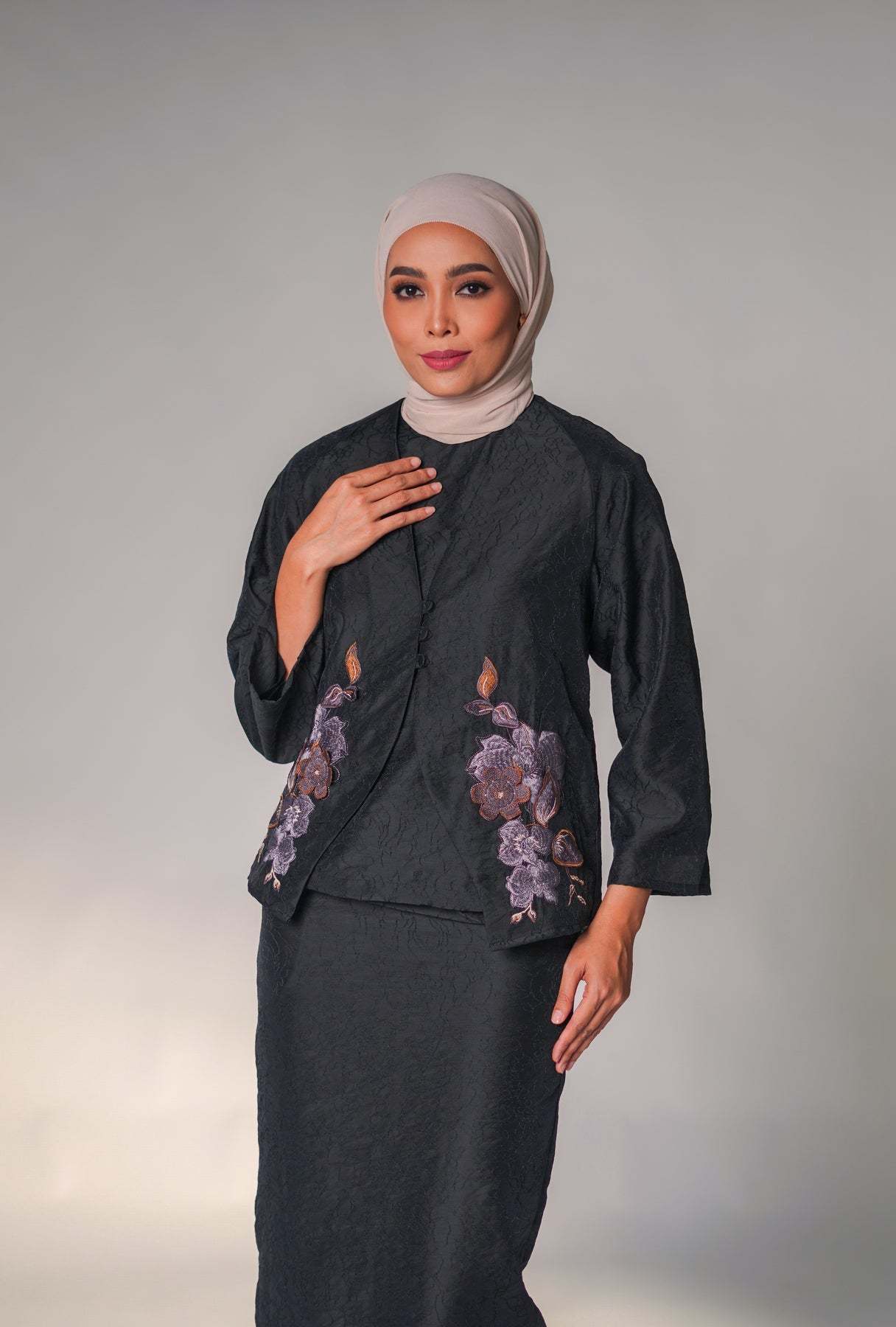Black Kalsom Loose Kebaya Set