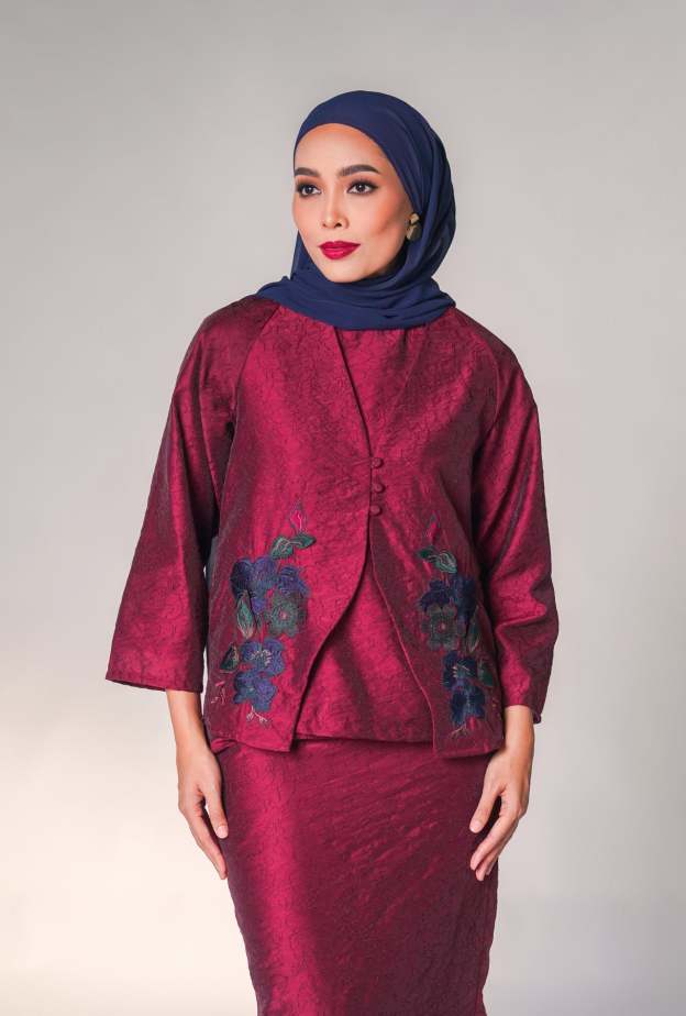 Maroon Kalsom Loose Kebaya Set