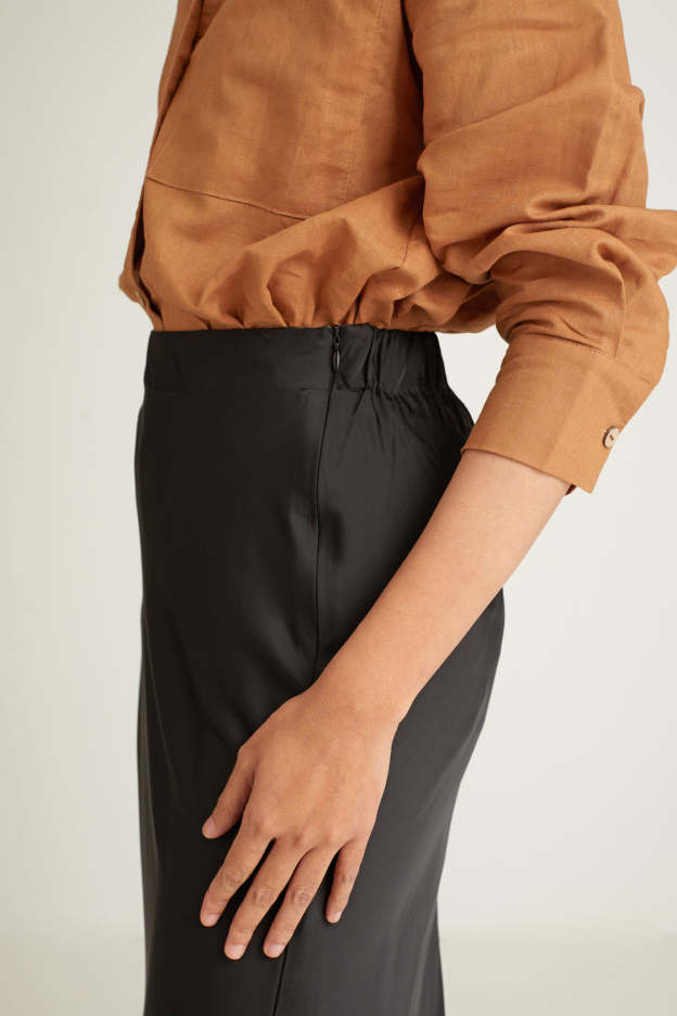 Cariño Black Bias Skirt