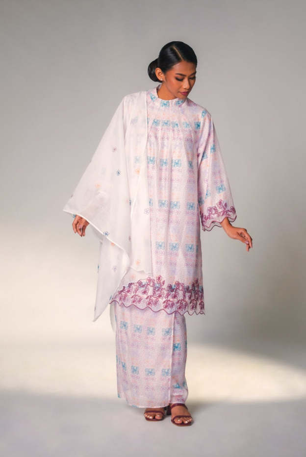 Manda White Pleated Long Kurung Set