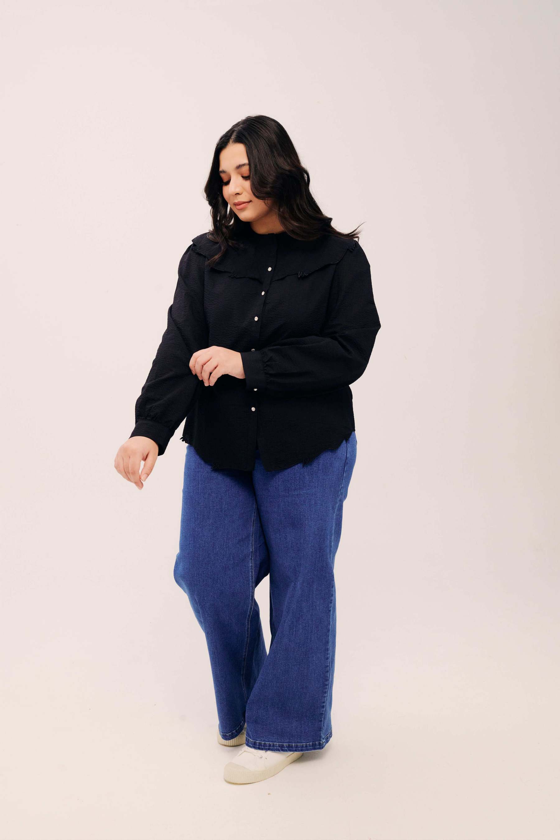 Lapel Black Long Sleeve Embroidered Top for Women
