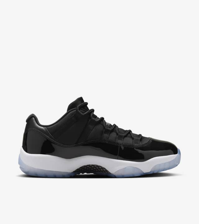 【NIKE公式】エア ジョーダン 11 LOW 'Black and Varsity Royal' (FV5104-004 / AJ 11 RETRO LOW)