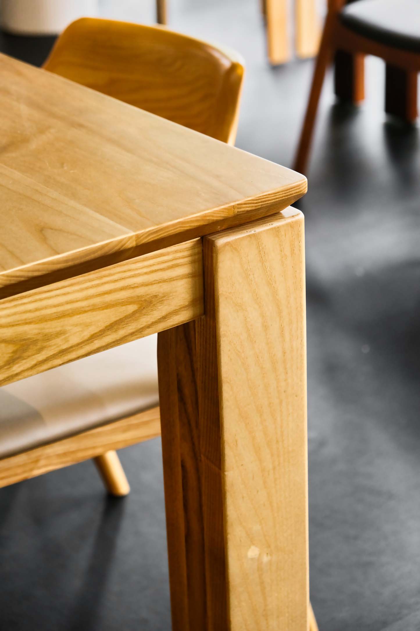 Levin Dining Table-Son & Bear