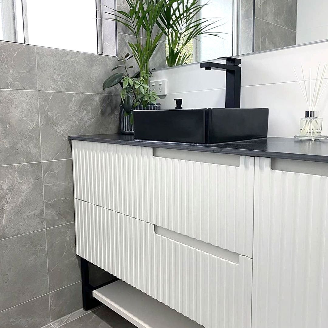 Noosa 600 White with Stone top 60mm
