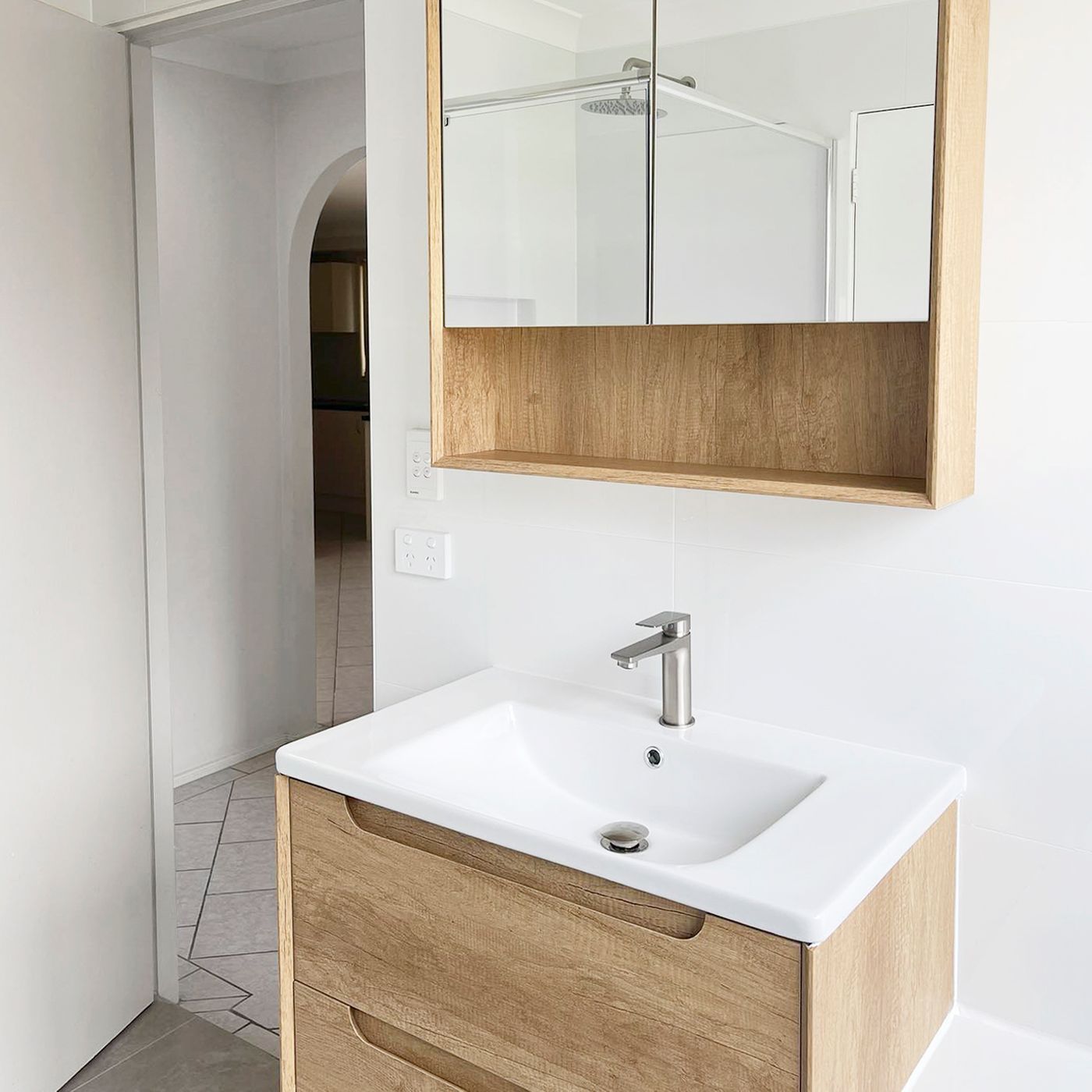 Byron Natural Oak Plywood Shaving Cabinet with Copper Free Mirrror