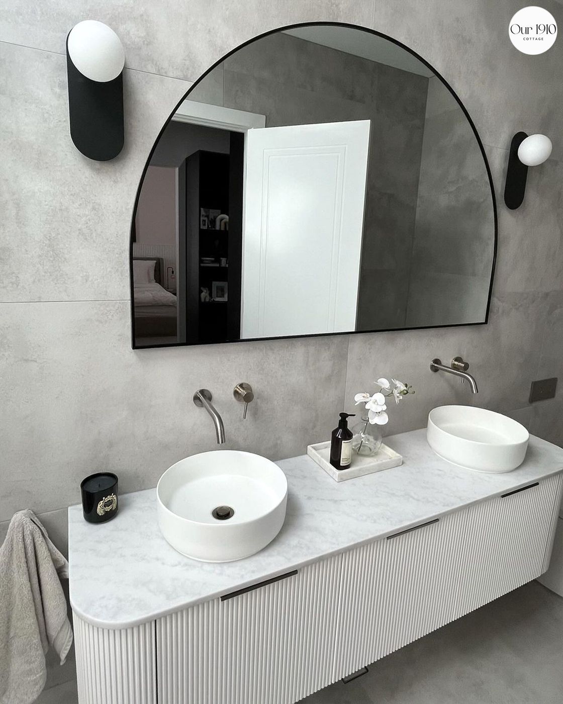 Otti BONDI White Futed Curve Vanity