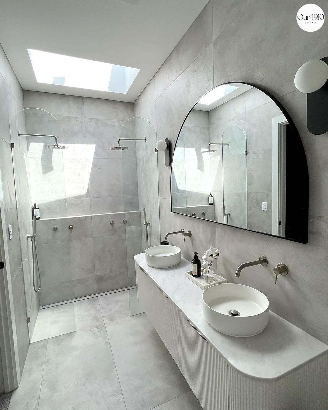 Otti BONDI White Futed Curve Vanity