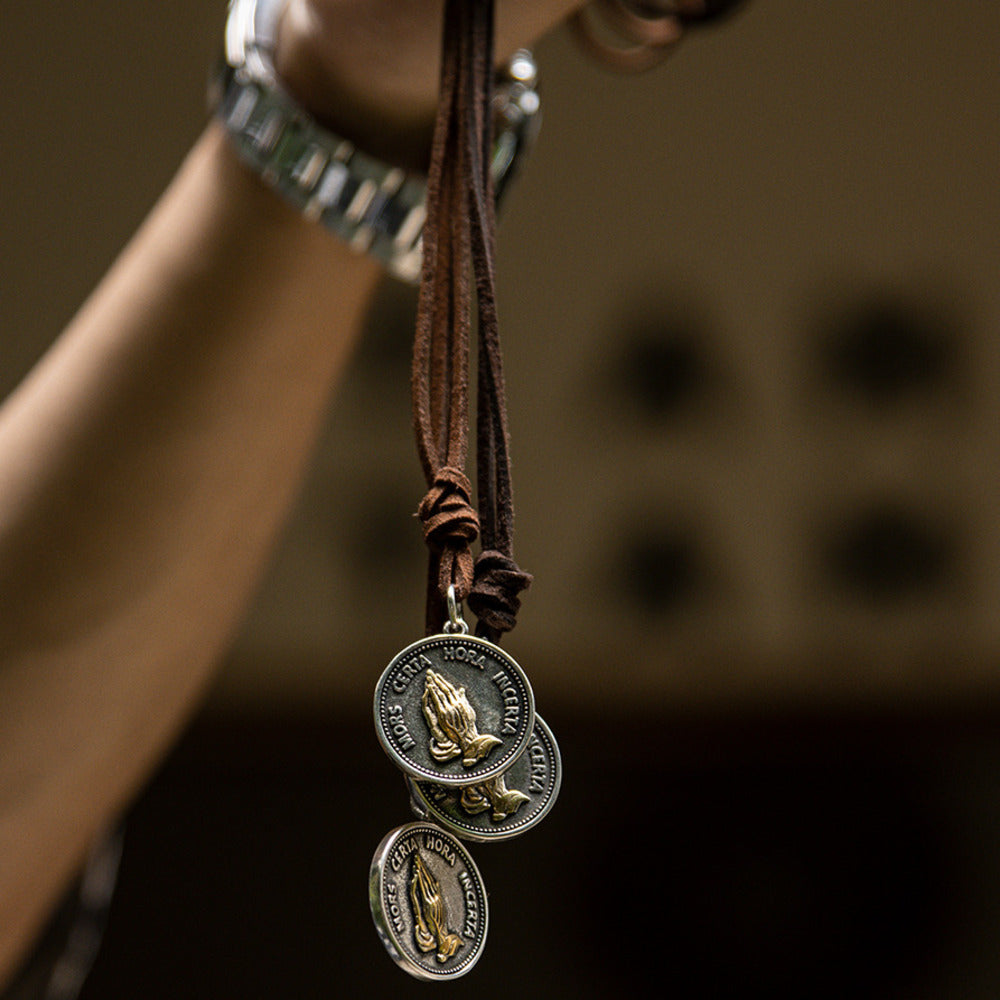 小眾復古懷舊祈禱之手項鍊男士頸脖掛件飾品個性麂皮吊墜