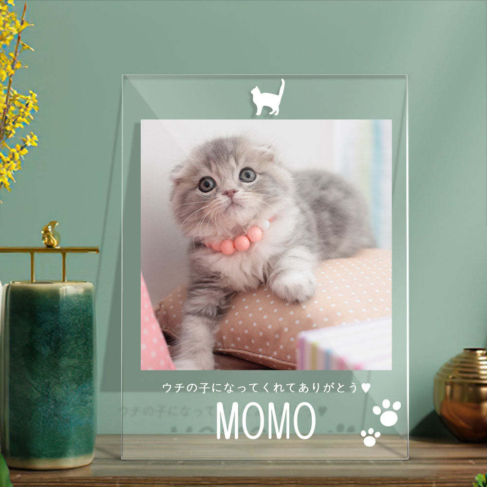 カスタムフォトアクリル製写真立て‐ネコの写真と名前とメッセージ入れ可能なメモリーを込めった卓上ペットグッズプラーク-肉球柄縦向き