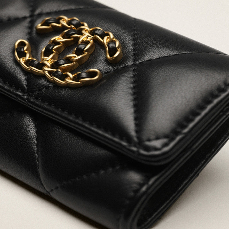 CHANEL   春夏の新作スタイル   CHANEL 19 フラップ カードケースRef:AP1790 B04852 94305-最安値に挑戦中!!!