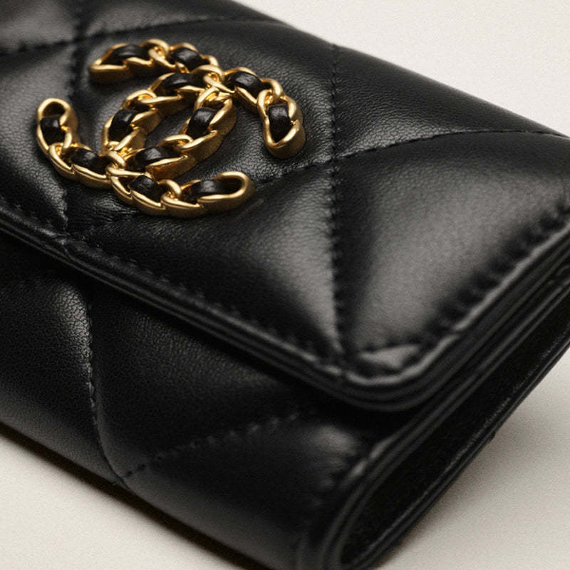 CHANEL   春夏の新作スタイル   CHANEL 19 フラップ カードケースRef:AP1790 B04852 94305-最安値に挑戦中!!!