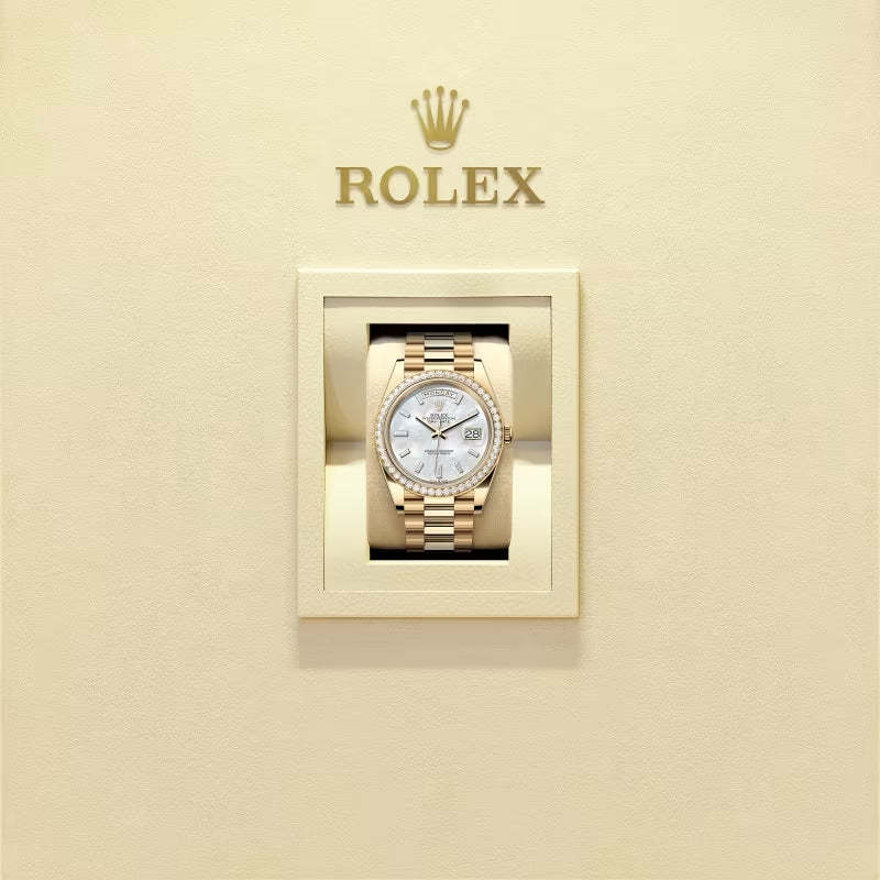 ROLEX   デイデイト 40、ダイヤモンド入りホワイトマザーオブパール、オイスター、40 MM、イエローゴールド、ダイヤモンドM228348RBR-0046-最安値に挑戦中!!!