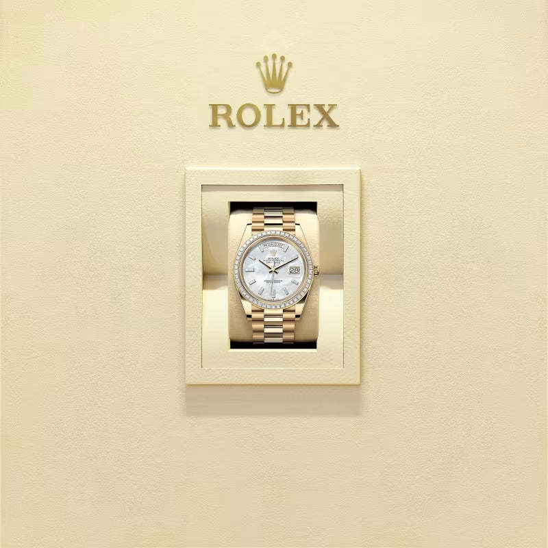 ROLEX   デイデイト 40、ダイヤモンド入りホワイトマザーオブパール、オイスター、40 MM、イエローゴールド、ダイヤモンドM228398TBR-0043-最安値に挑戦中!!!