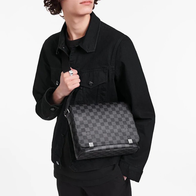 Louis Vuitton（ルイヴィトン）ディストリクト25cm  PM NM メッセンジャーバッグ