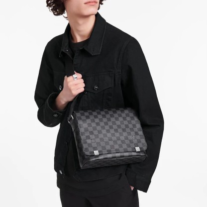 Louis Vuitton（ルイヴィトン）ディストリクト25cm  PM NM メッセンジャーバッグ