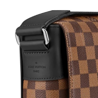Louis Vuitton（ルイヴィトン）ディストリクト MM メッセンジャーバッグ