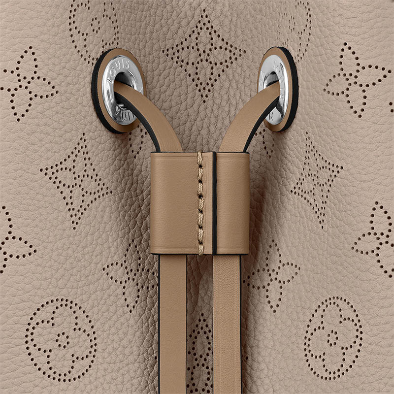 LOUIS VUITTON（ルイヴィトン）ムリア ショルダーバッグ