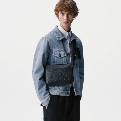 LOUIS VUITTON（ルイヴィトン）デュオ・メッセンジャーバッグ