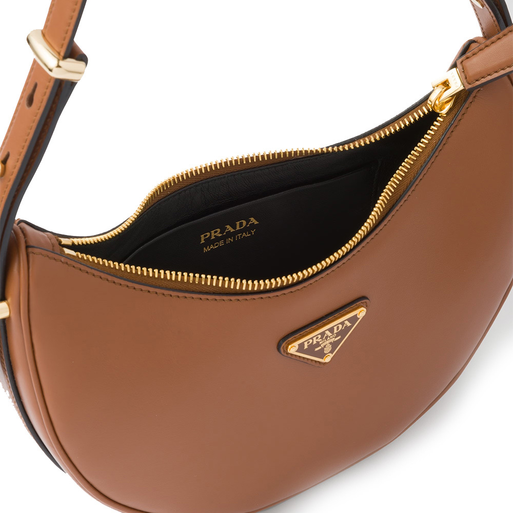 PRADA(プラダ) プラダ アーケ レザーショルダーバッグ コニャック ハンドバッグ
