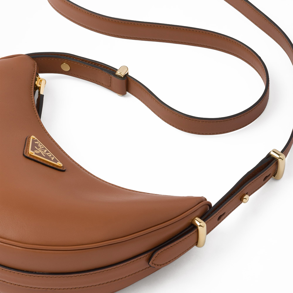 PRADA(プラダ) プラダ アーケ レザーショルダーバッグ コニャック ハンドバッグ