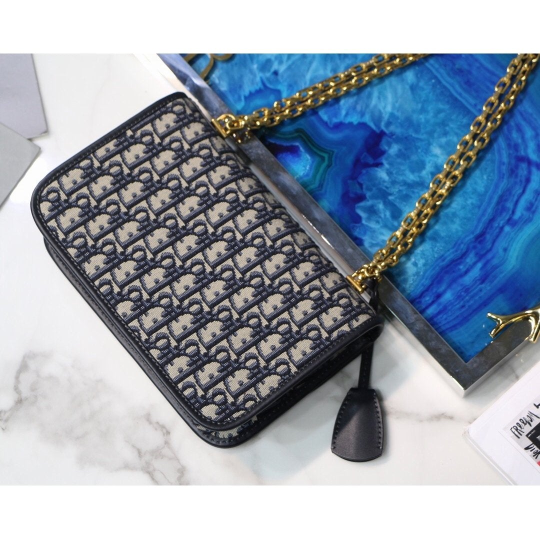 Dior(ディオール) 刺繍入りキャンバス ショルダーバッグ 2色