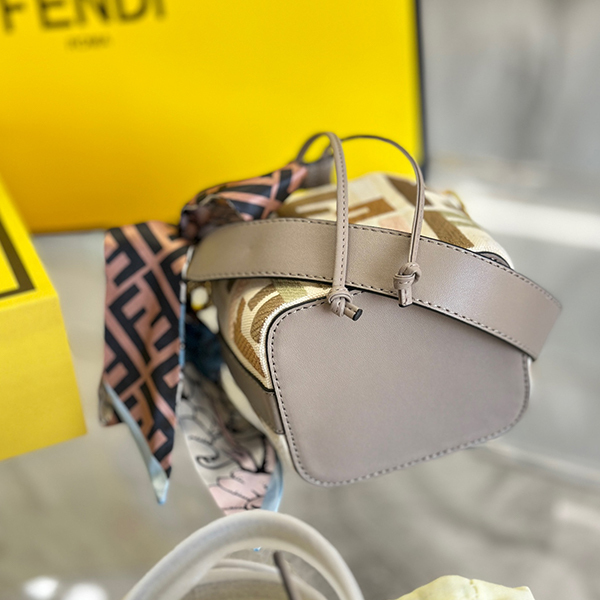 フェンディ FENDI ショルダーバッグ バックパック 両用 レディース