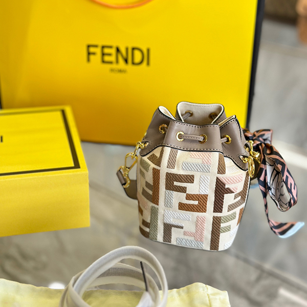 フェンディ FENDI ショルダーバッグ バックパック 両用 レディース