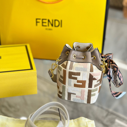 フェンディ FENDI ショルダーバッグ バックパック 両用 レディース