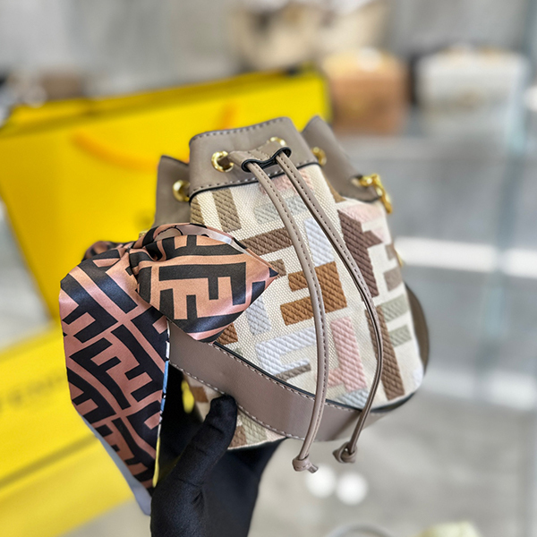 フェンディ FENDI ショルダーバッグ バックパック 両用 レディース