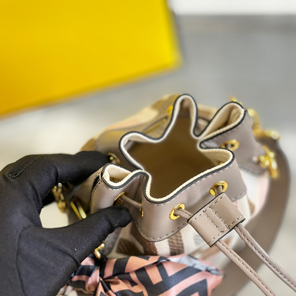 フェンディ FENDI ショルダーバッグ バックパック 両用 レディース