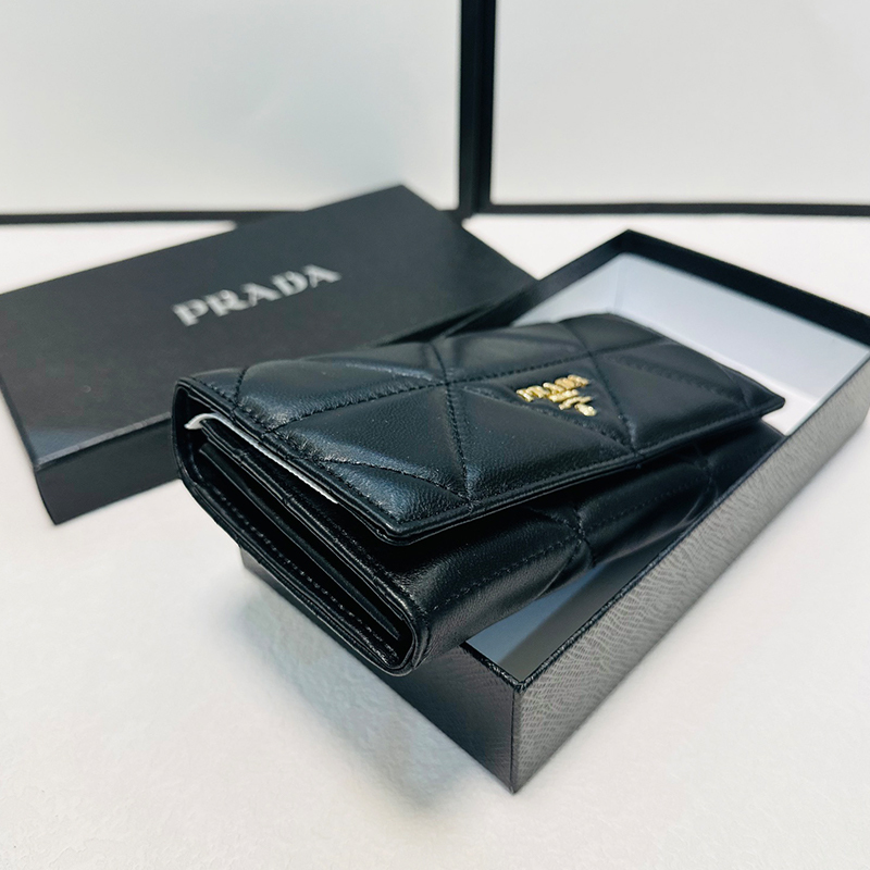 PRADA(プラダ) 長財布 ブラック レディース