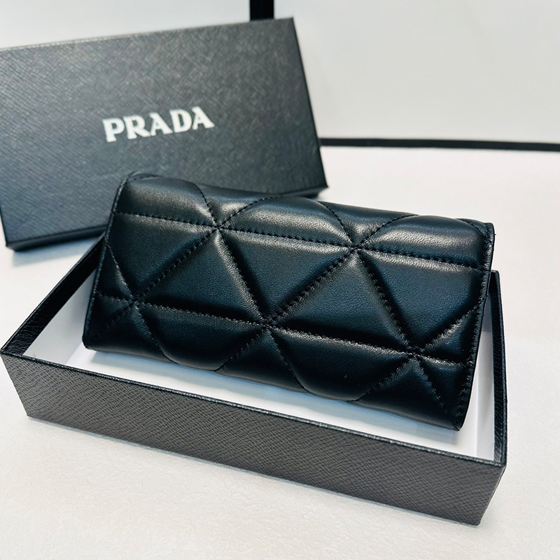 PRADA(プラダ) 長財布 ブラック レディース