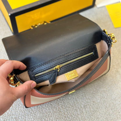 フェンディ FENDI ショルダーバッグ 2色 レディース