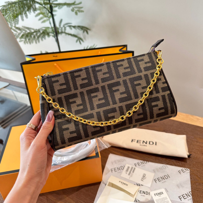 FENDI フェンディ FFファブリック チェーン付き クラッチバッグ レディース