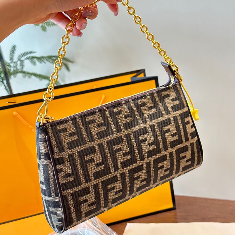 FENDI フェンディ FFファブリック チェーン付き クラッチバッグ レディース