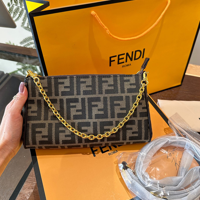 FENDI フェンディ FFファブリック チェーン付き クラッチバッグ レディース