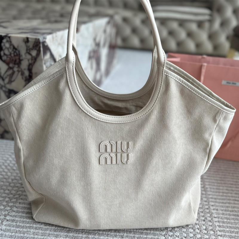 ミュウミュウ トートバッグ ファッション レディース