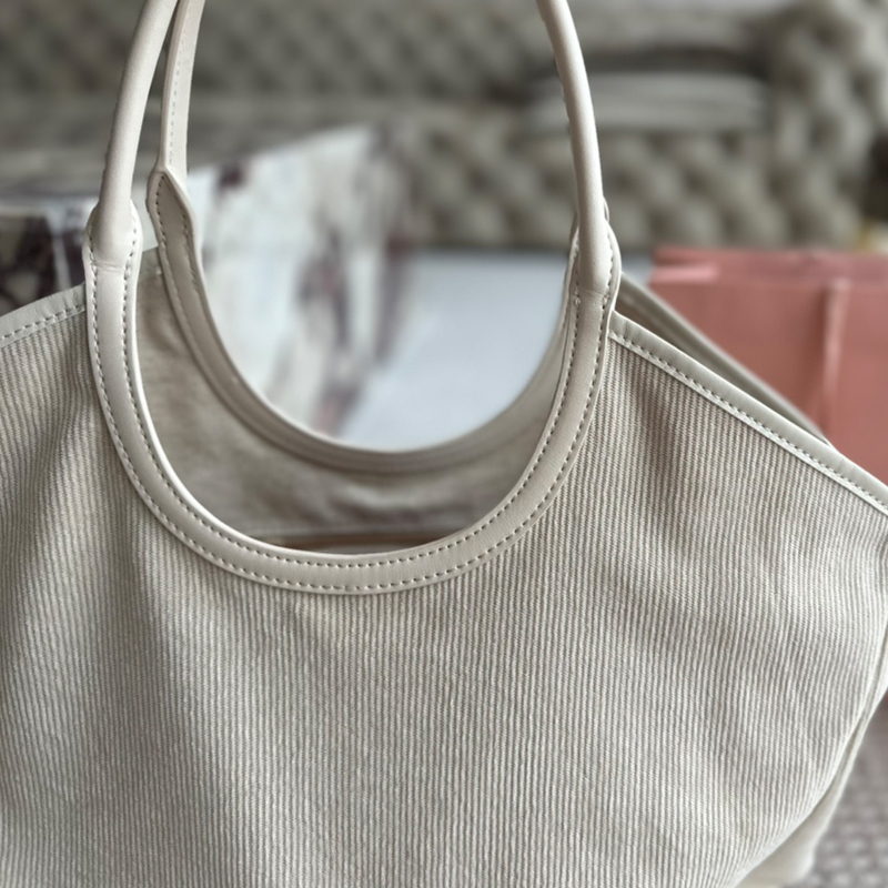 ミュウミュウ トートバッグ ファッション レディース