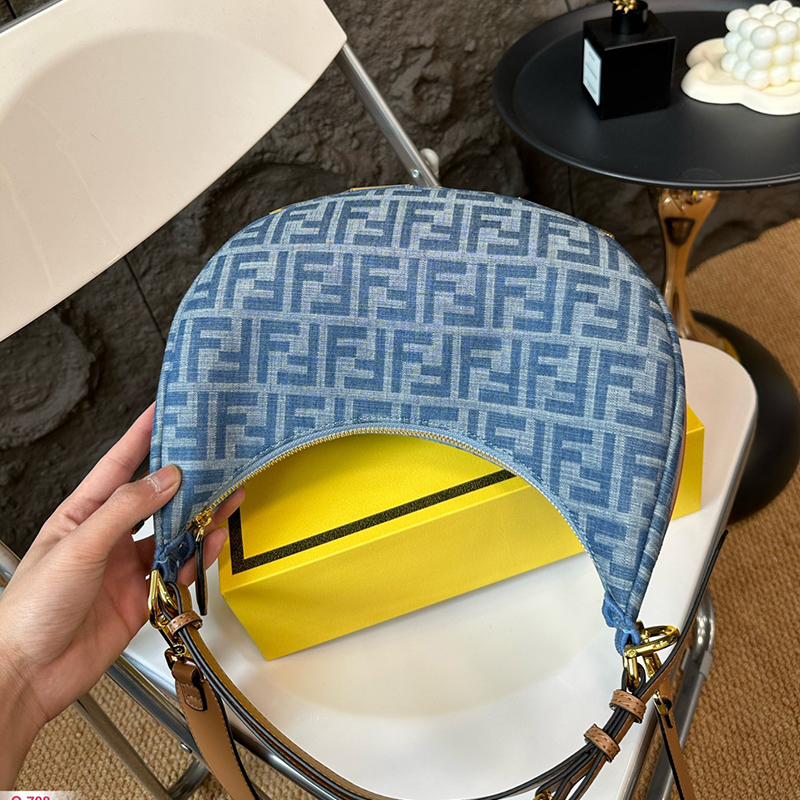 フェンディ FENDI ショルダーバッグ デニムブルー レディース