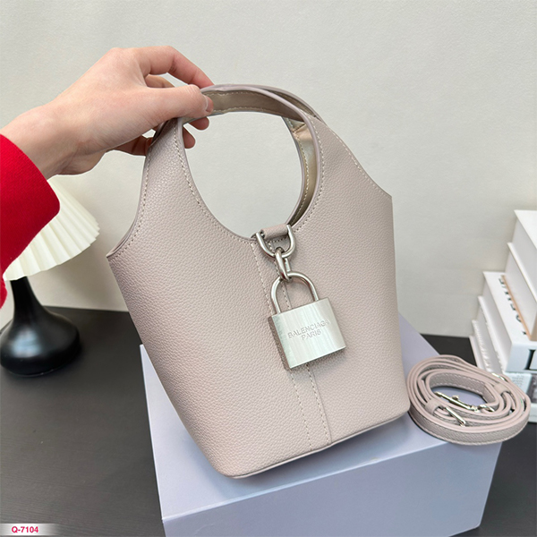 Balenciaga(バレンシアガ) ）Locker hobo ハンドバッグ バケツバッグ レディース