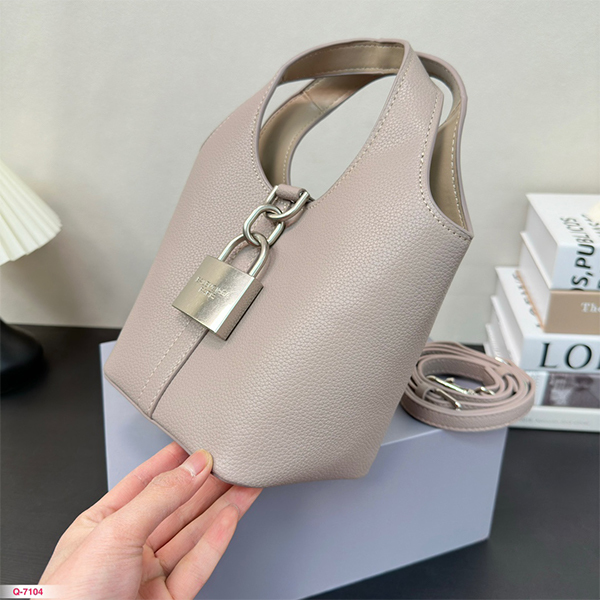 Balenciaga(バレンシアガ) ）Locker hobo ハンドバッグ バケツバッグ レディース